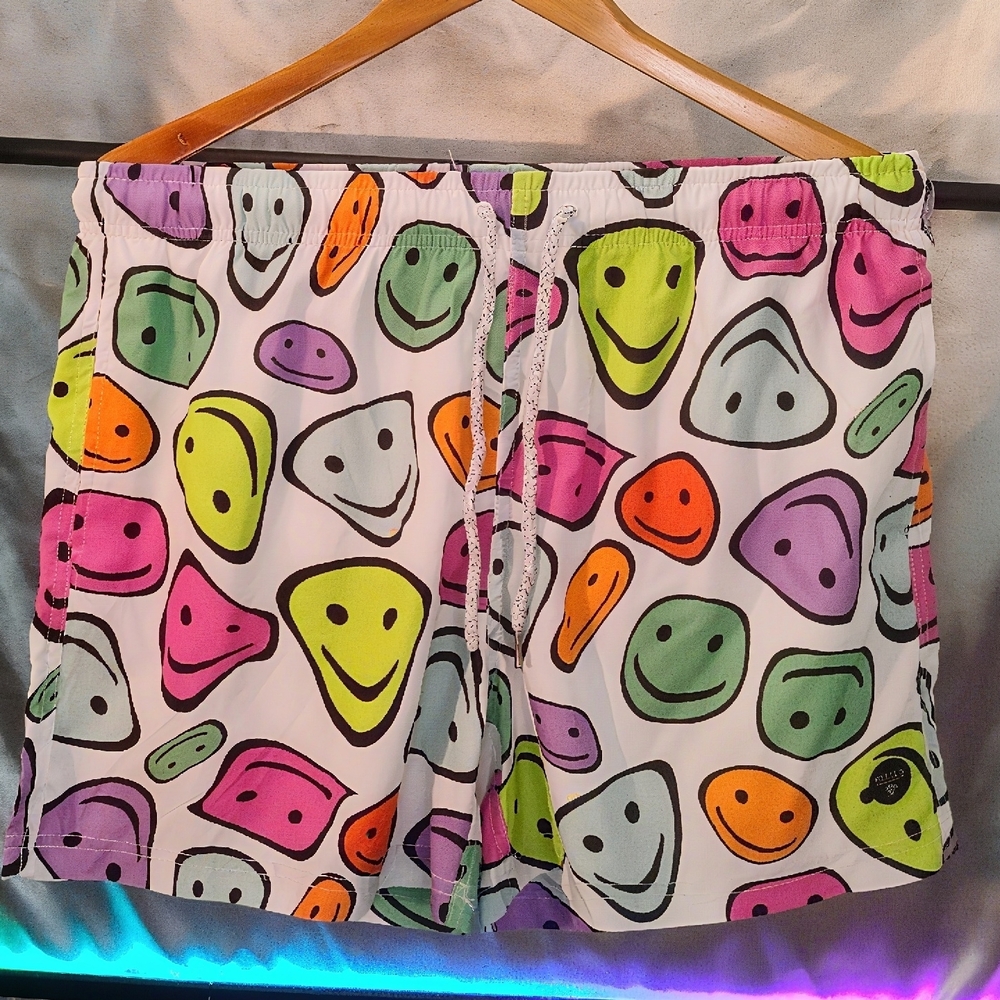 Molokai Surf Co. Swim Trunks Men’s M Smiley Face Print White Mesh Lining